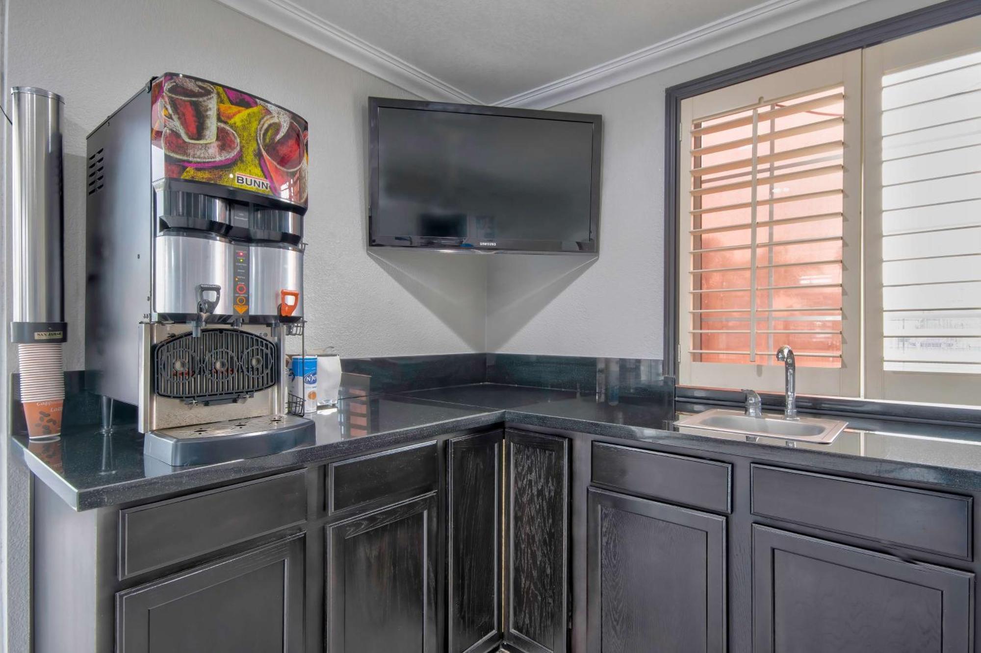 Studio 6 Suites San Bernardino, Ca Экстерьер фото